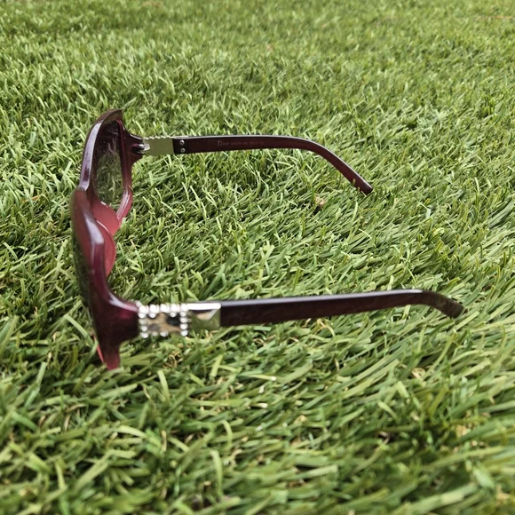 Women's Oversized Sunglasses - Burgundy Frame - Picture 3 of 5